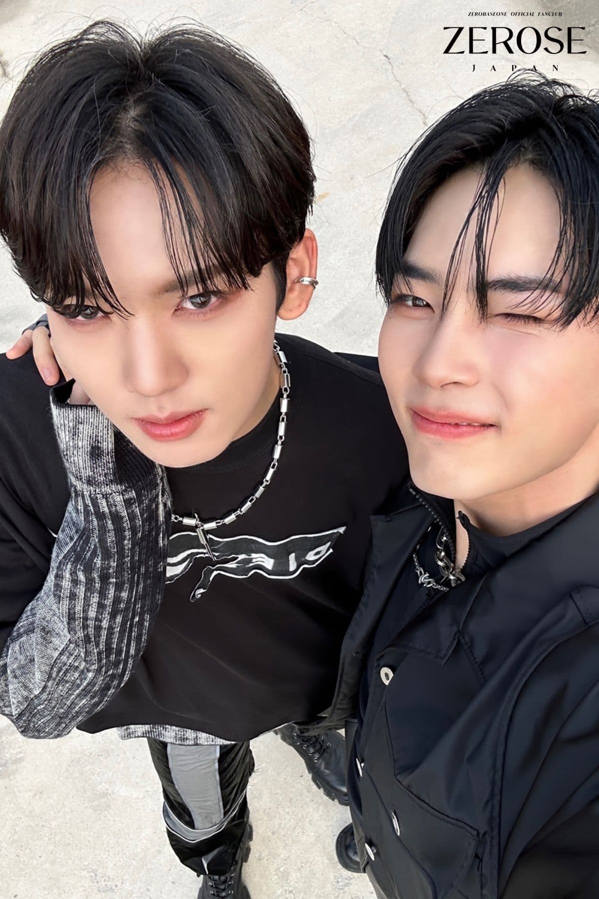 2023.10.11
SUNG HAN BIN
こんにちはZEROSE〜

初めてのブログだから緊張する！
どんな写真を見せようか、アルバムから何枚か探してみました！
In BloomのMV撮影の日にユジンのマネをして一緒にMZポーズで撮りました:)
セルカを撮っていたら
疲れた..
セルカを撮るのはすごく難しいです🥹
練習生の頃にセルカを撮る練習をしました。
今と雰囲気も感じも違うのが不思議ですね🐹￼