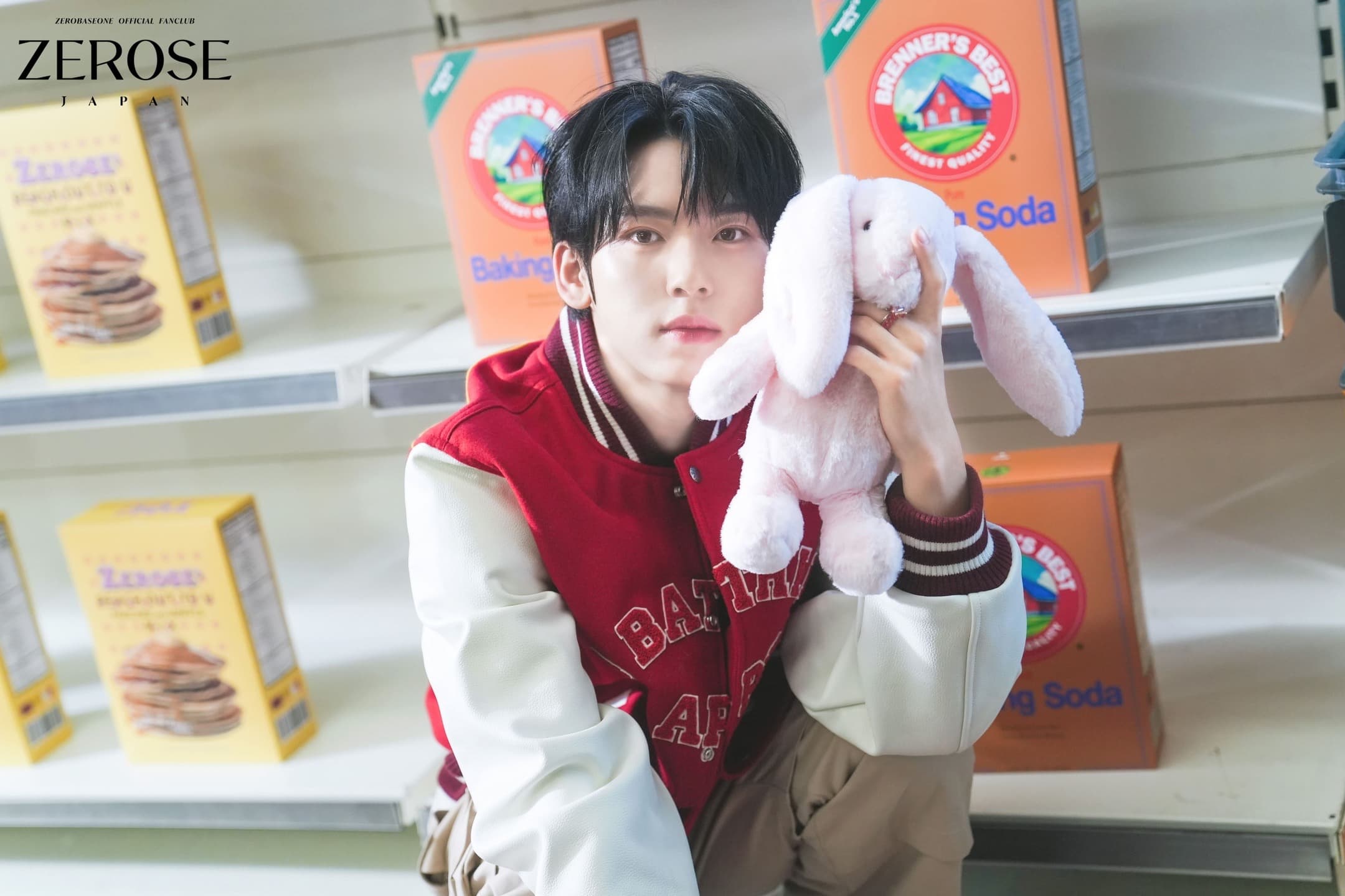 2024.04.27
'ゆらゆら -運命の花-' MV Behind Photos Vol.1（1）