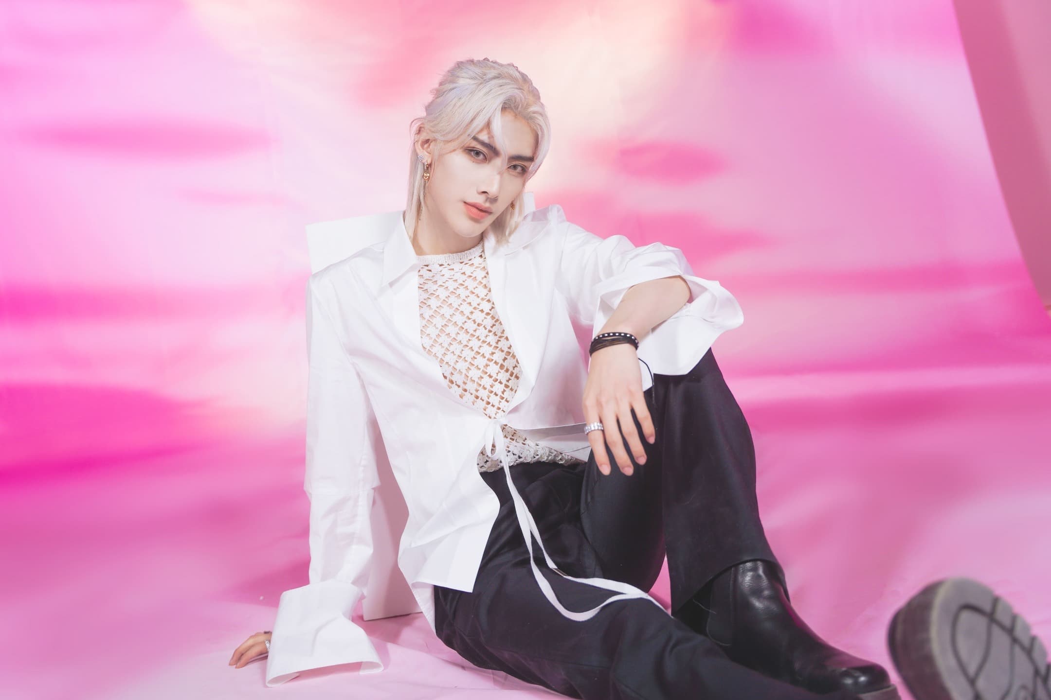 2024.04.26
'ゆらゆら -運命の花-' Jacket Behind Photos Vol.2（1）