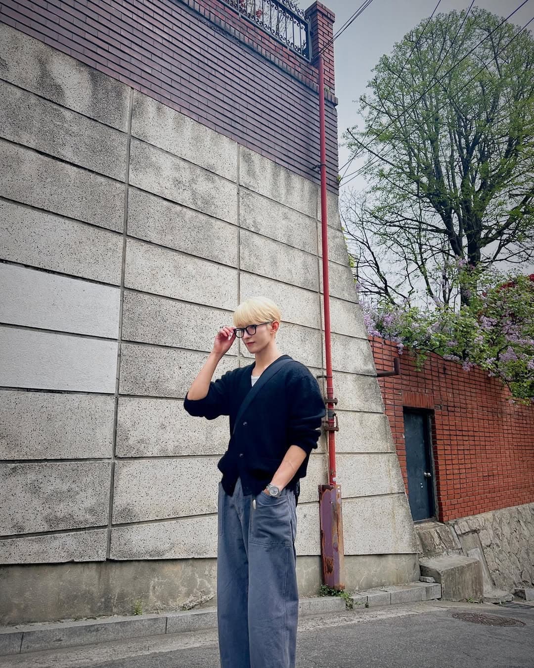 요즘은 안경을 자주쓰네⚯̫

-240414