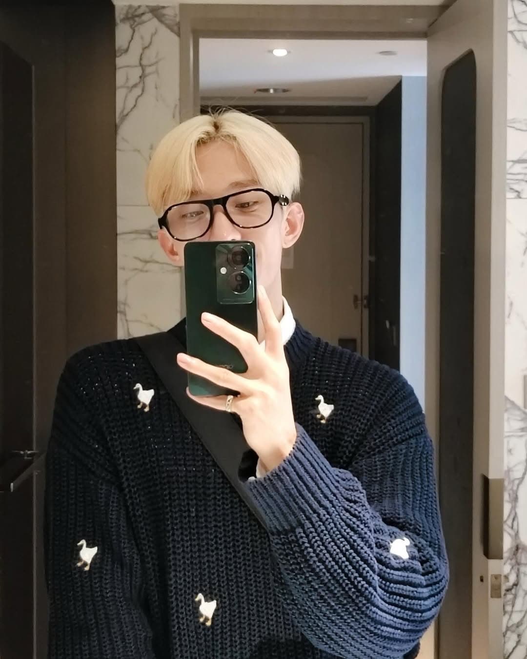 오랜만에🥸

-240412