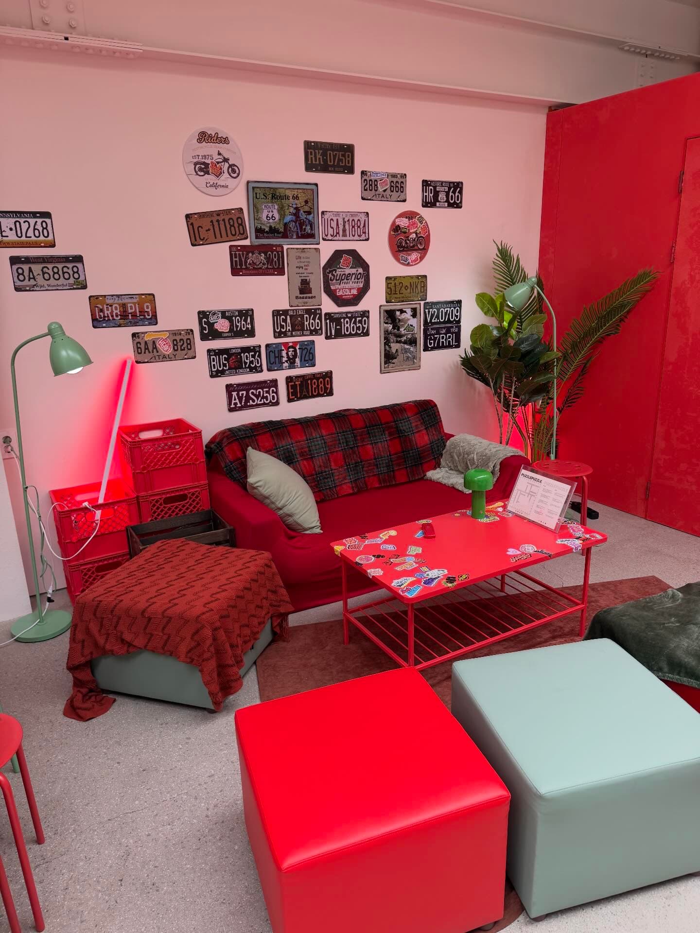 Cortis x airbnb❤️💚