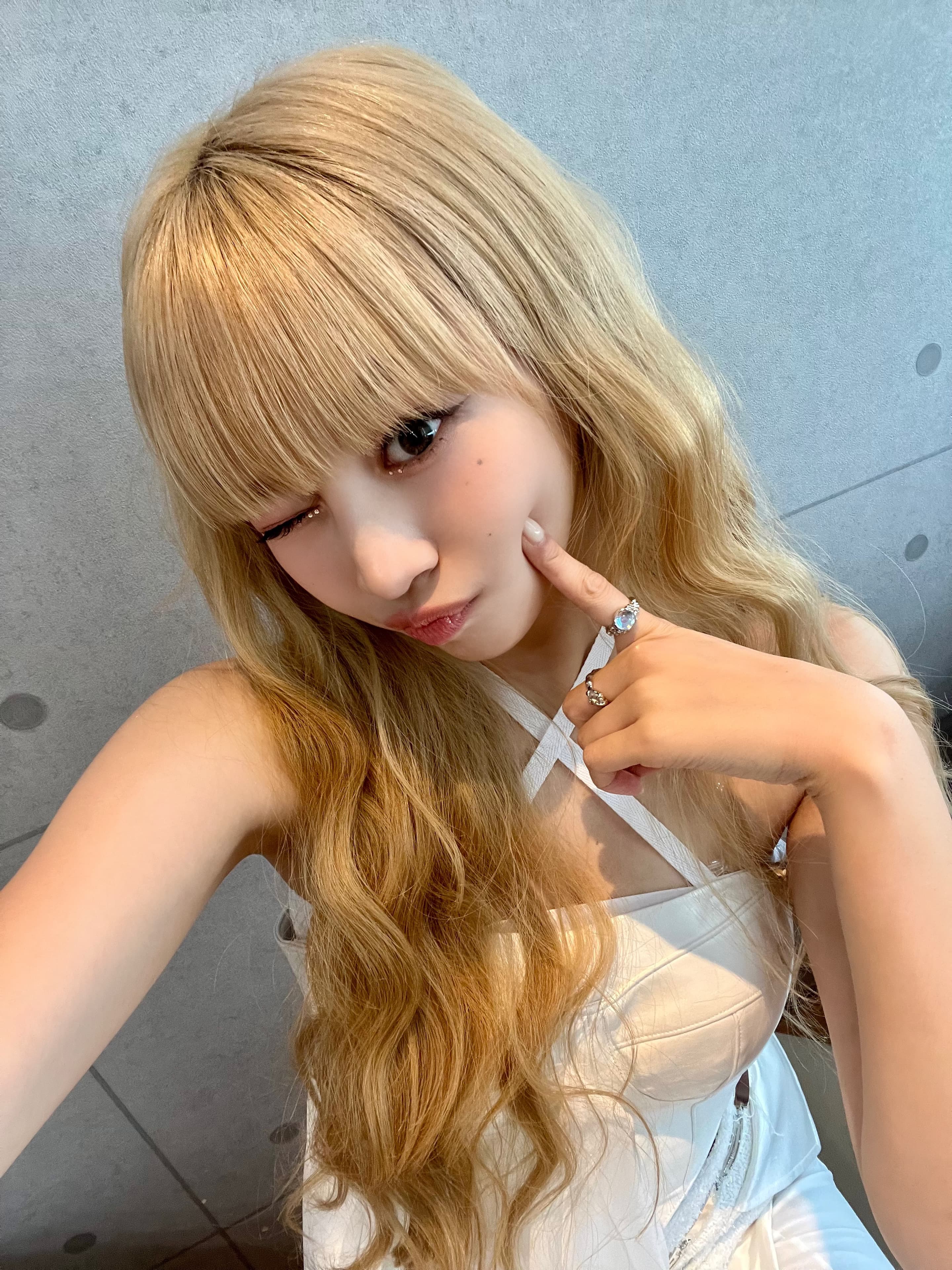 안녕하세요! 나나에요!!
오늘은 미니팬미팅💗이랑 팝업스토어😻에서 여러분들과 많이 만날 수 있어서 너무 행복한 하루였어요! 만나러 와 주셔서 감사합니다!!
여러분!!! 밥 잘 챙겨 먹고🍚,푹 주무세요!💤😴🥱
오늘도 정말 감사합니다!
내일 또 만나요!💕💕