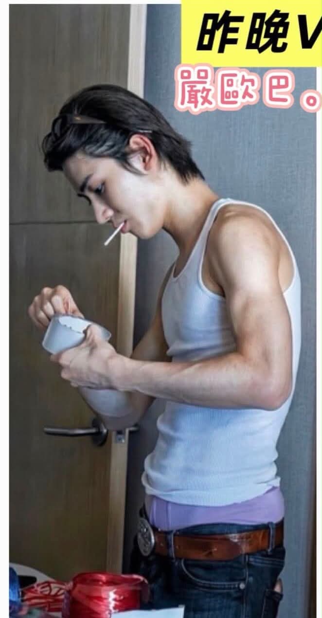 脆友
安乾鎬就是那種傻傻呆呆自然的男生，嚴成玹都假借吃芒果假裝弄東西不經意擺拍展現肌肉線條🤣🤣（但我更賤就愛這種🤣就像綠茶婊不經意露乳溝男生愛死😜）自己亂掰🤣🤣🤣