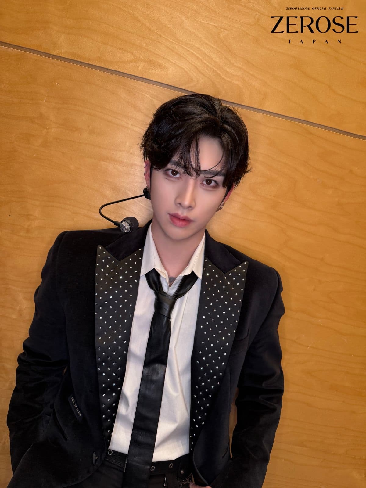 2025.11.21
RICKY
ZEROSE、元気にしてる？

ZEROSE、元気にしてる？ 久しぶりに日本でコンサートもしたし、音楽番組にもたくさん出て、かっこよく雑誌も撮影したから、早く全部ZEROSEに見せたい。
さいたまは会場が本当に大きかったけど、ZEROSEがいっぱいにしてくれてすごく感動したよ。 ZEROSEの愛、たくさん感じた。
最後の写真はハオ兄さんの帽子をちょっと借りてかぶってみたんだけど、特別に少しだけ見せるねㅋㅋ￼