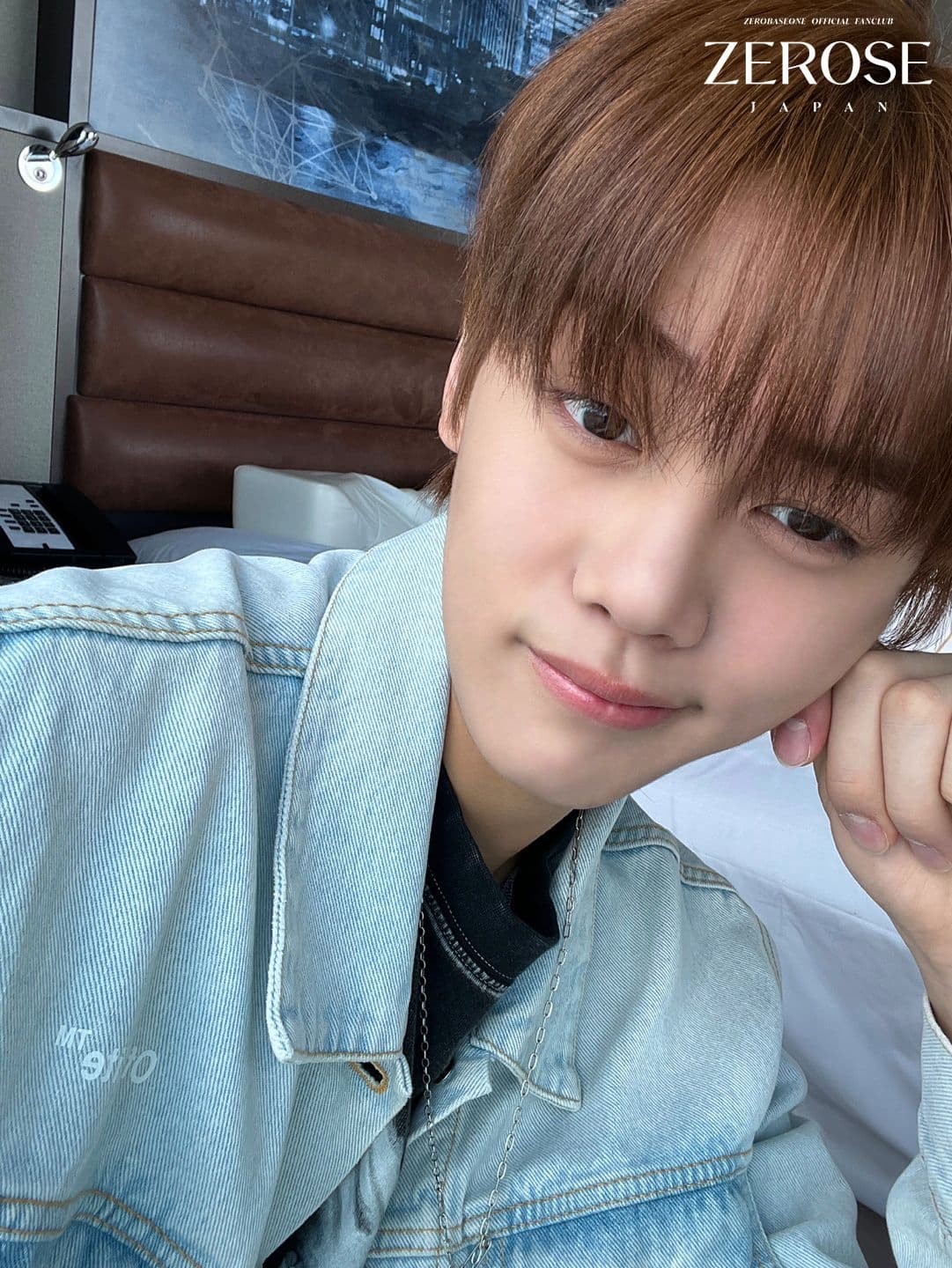 2023.11.19
KIM GYU VIN

ZEROSE ㅎㅎㅎㅎ
僕の写真が気になるかと思って ㅎㅎㅎ
最近、韓国はとても寒くなっています。
日本はどうですか？日本もたくさん寒いよね??
本当に分厚いなってくらいに厚着して出かけてください。
最近の風邪はなかなか治らないみたいです…
僕たちが2個目のミニアルバムでカムバックしましたが、歌がどうだったか教えてください ㅎㅎㅎ すごく気になります。
TMIだけどまだ日本でお団子を食べていないです。
YouTubeで職人の方が作っている方法も見ましたが、行って食べるのが1番いいと思いました ㅎㅎㅎ
とにかく元気で僕たちが行くまで泣かないでください ㅎㅎ 大好き..❤❤￼