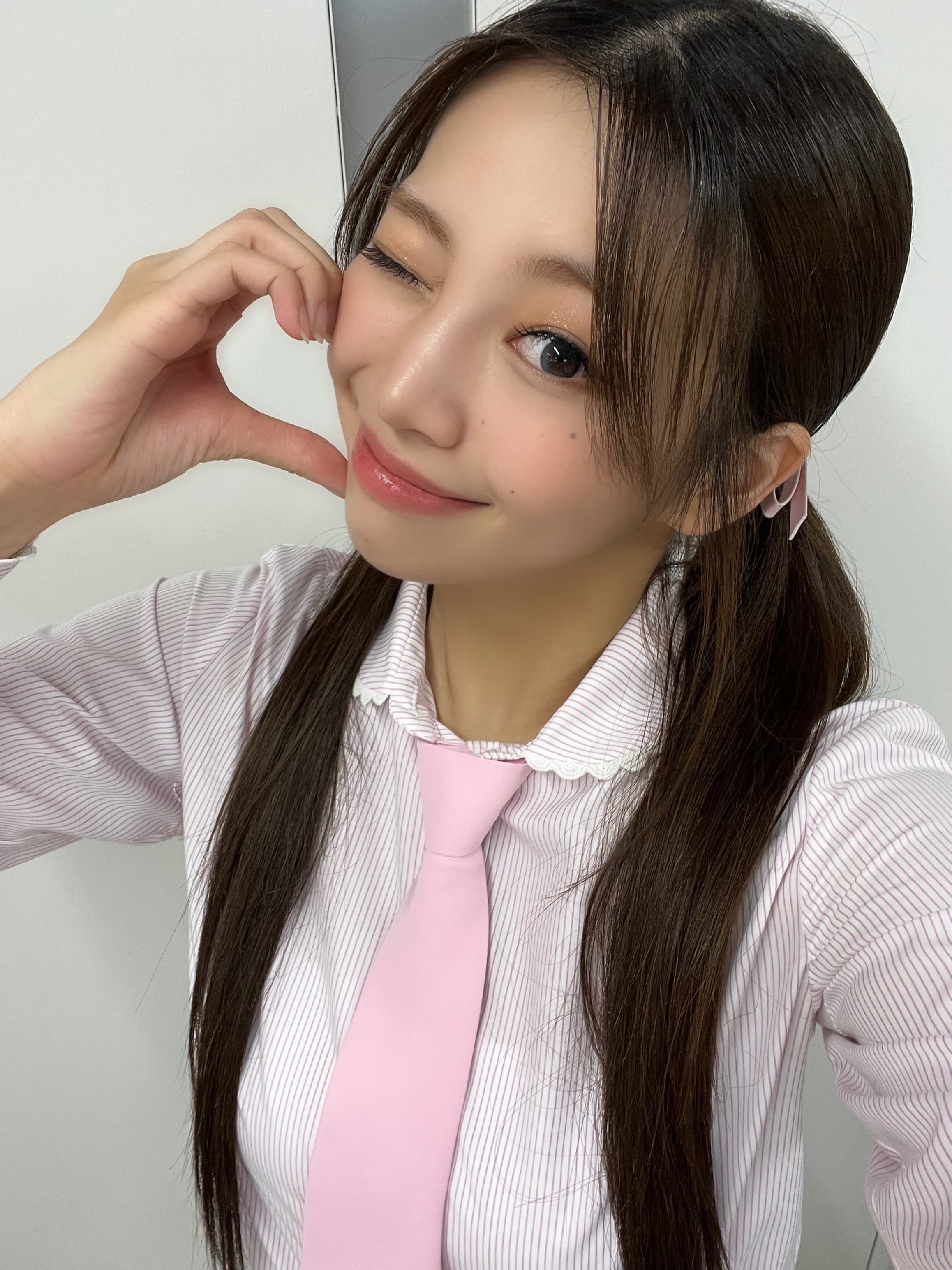 🩷エバーアフター！！！🩷
昨日はユニスが日本での初ファンミーティングでした！！🎉🎉1部も2部もたくさんのエバーアフターが来てくれて、すごく幸せでした！💕💕来てくださったエバーアフターの皆さんはユニスのファンミーティング楽しんでくれましたか？？私はまだ昨日のことが夢見たいです…😊
またすぐに会いましょうね！！🫶🫶
大好きです🩷