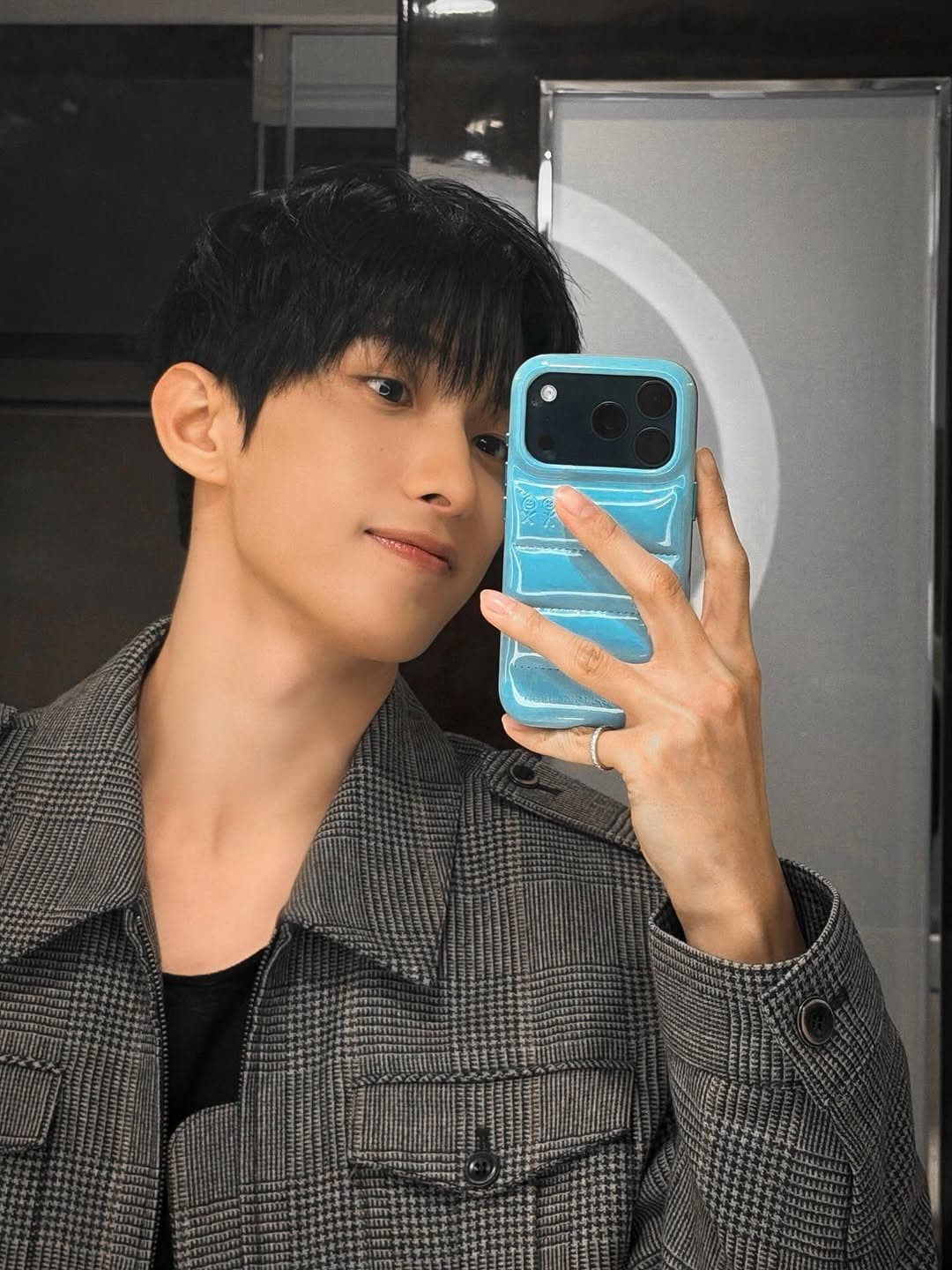 今天托大家的福很开心!

-260208