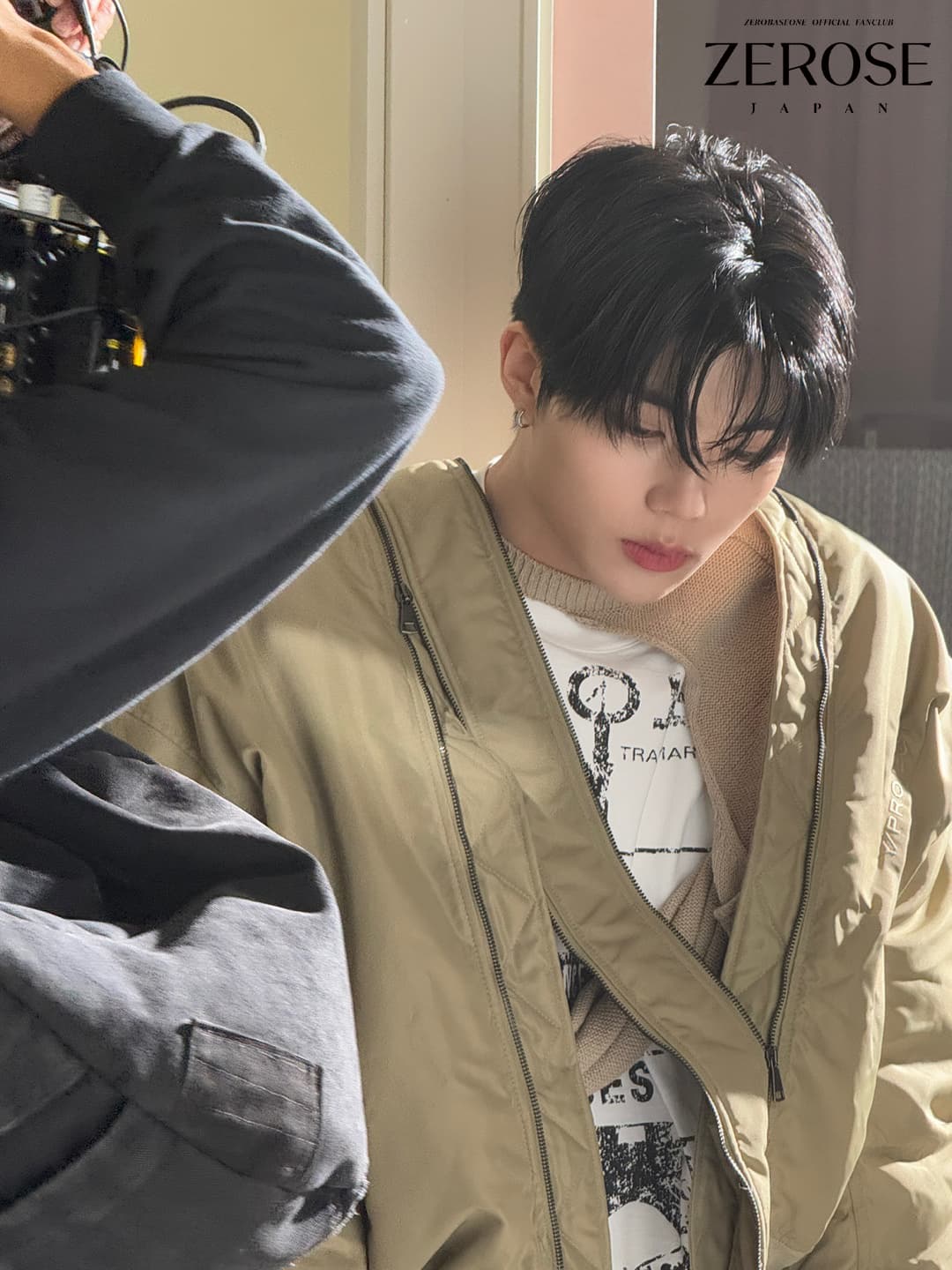 2025.03.23
PARK GUN WOOK
日本デビュー1周年!!

ZEROSE〜僕たちがもう日本デビュー1周年を迎えました！
昨年、「ゆらゆら -運命の花-」の活動で会って、ファンコンをしたのが昨日のことのようなのに、1年が過ぎたなんて信じられません。
その間、僕たちはお互いに一生懸命成長し、愛していたようです。
今回の日本EP1集活動もとても楽しかったです！
どこに行ってもZEROSEが歓迎してくれて毎日毎日感動しました。
マガジンの写真もたくさん撮ったので楽しみにしてください！
今回日本でTAE RAE兄さんと寿司を食べましたが、その味が忘れられませんね。
でも、今回はすき焼きが食べられなかったので残念ですㅠ
とにかく、もうすぐまた素敵なステージをしに行くから待っていてください。
バイバイ　愛しています〜￼