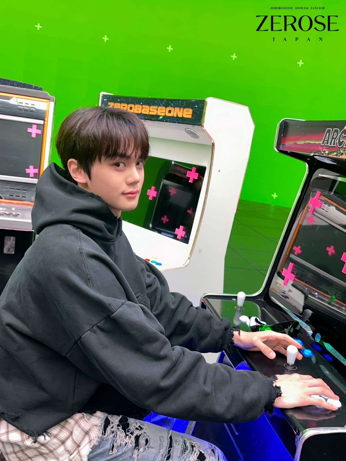 2024.04.10
KIM GYU VIN

To. 愛する大切な ZEROSEへ
ZEROSE！
まず、「ゆらゆら -運命の花-」を本当にたくさん愛してくれてありがとうございます。
いつも愛を愛で恩返しするギュビンになります。
僕たちが日本にいる時、日本デビューからファンコンまでずっと会えてとても楽しかったです。本当にありがとうございました！
次回会うときは、もっと楽しくワクワク過ごしましょう!
最後に、よりかっこいいZEROBASEONE、そしてギュビンになるので、これからもずっと見守ってください!￼