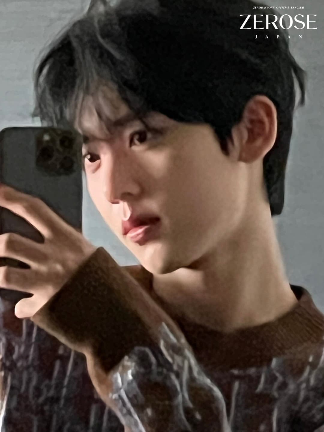 2024.04.30
HAN YU JIN
ハンユジンです。

こんにちは。ハンユジンです。
ZEROSEの皆さん、幸せな毎日を送れていますか。
僕はZEROSEにとても会いたいです。
日本でファンコンサートをした時の記憶が今も鮮明に残っていて、忘れられません。
特にZEROSEが「ゆらゆら -運命の花-」を合唱してくれた時、本当に感動しました。
いつも応援してくれてありがとうございます。
もっともっと頑張ります！！
絶対にまた会いましょう。
愛してます！￼