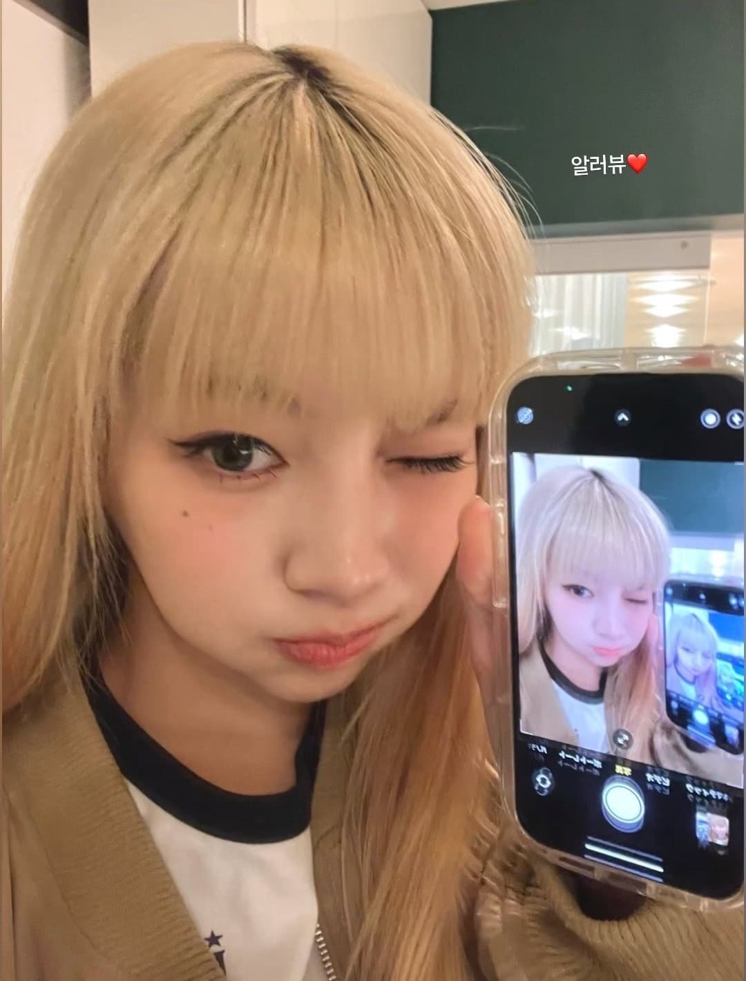 유니스-나나
Mirror selfie queen Nana 