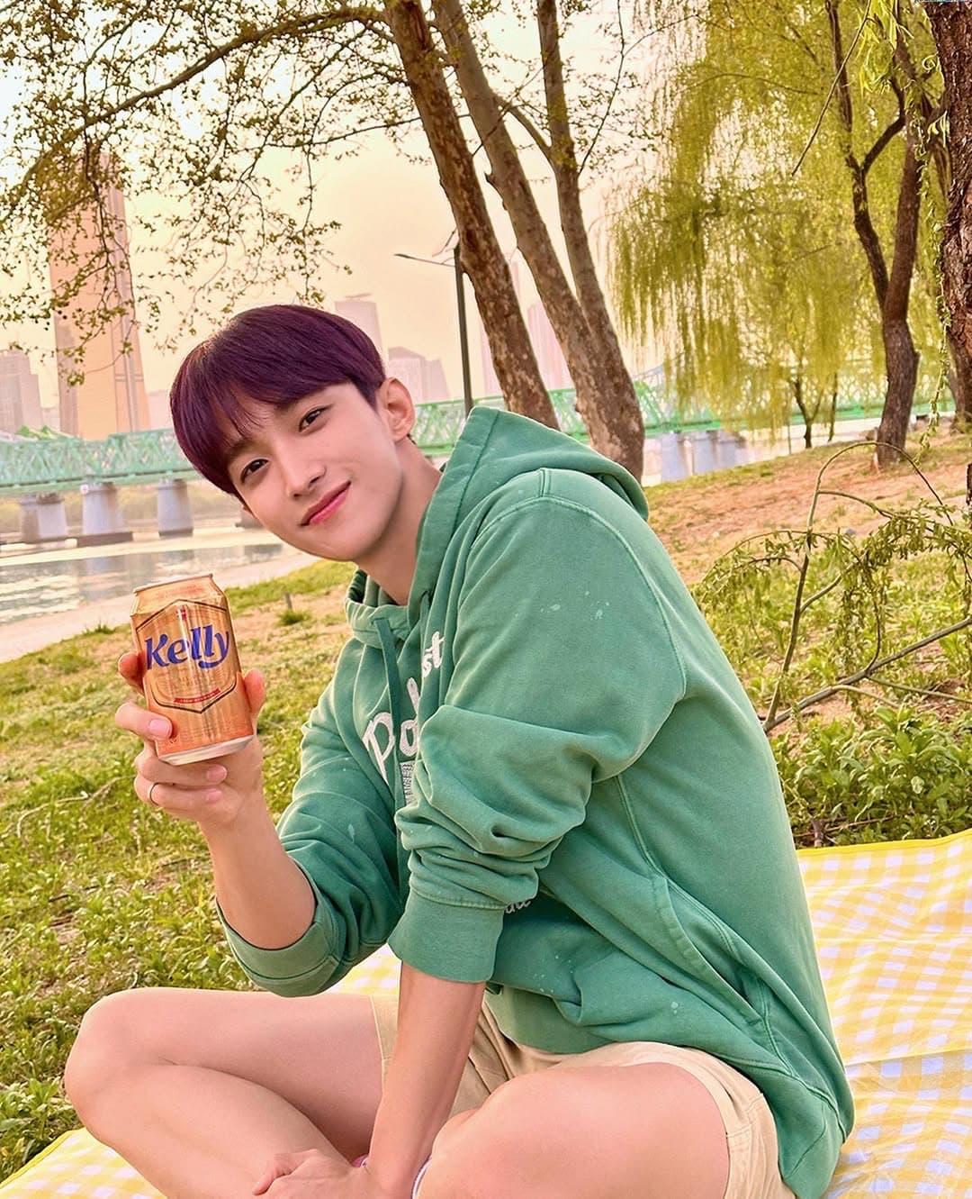 농담거리에 지친 하루를 한잔🍻부드럽고 진한 캘리 같이 마셔요🍻. #광고#캘리#라거의반전

-230415