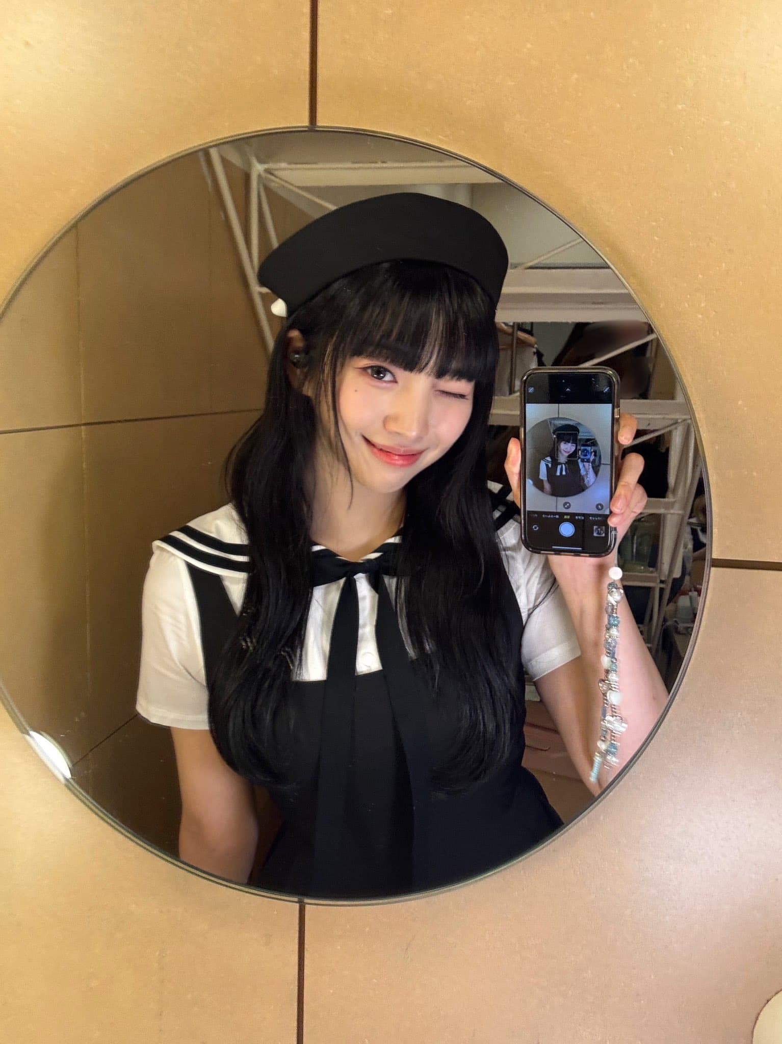 유니스-나나
Mirror selfie queen Nana 