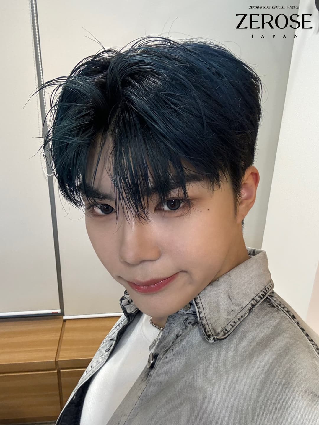 2024.07.11
PARK GUN WOOK
ゴヌクがきたよ~~

みなさん! 僕がきました。
先日僕たちの1周年でしたが、たくさんのZEROSEたちがお祝いしてくださって本当に嬉しかったです。
もうすぐ日本に行きますが、みなさんたちに会えると思うとすでに胸が高鳴ります。
この前日本で開催された‘Show! Music Core in Japan’でもZEROSEたちの応援に力をもらって暑いなかでもステージを終えることができました。

僕は最近もっといい姿をお見せしたくて、あれこれ勉強したり練習も運動も一所懸命やっています。
ZEROSEたちも全て順調に進んで幸運が訪れますように!!
ゴヌクがいつも応援しているから頑張って。愛してる💙￼