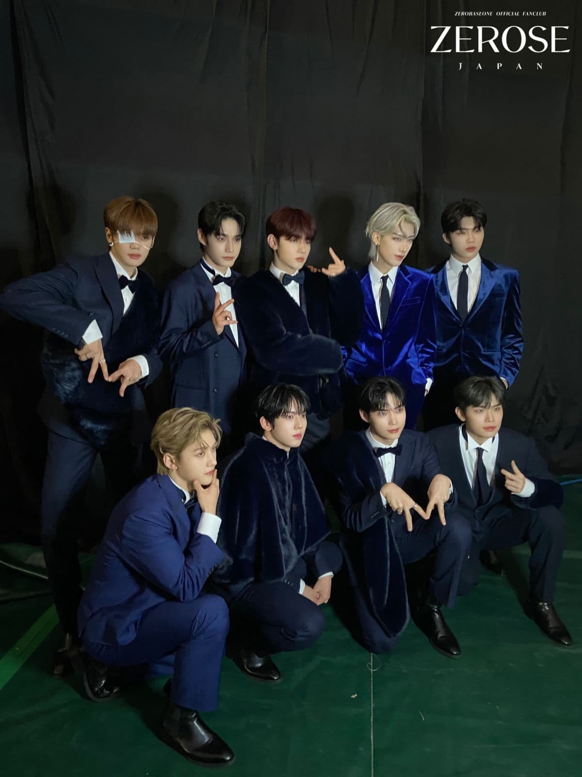 2023.12.15
STAFF
2023 MAMA AWARDS in JAPAN (字數限制刪減)
先日行われた『2023 MAMA AWARDS』に参加するため、久々に日本を訪れたメンバー。
そんな日本滞在中の様子を、ZEROSEの皆さんに少しだけお届けいたします!
『2023 MAMA AWARDS』でのステージはお楽しみいただけましたか?
バックステージでは、出演直前までたくさん練習をしていたメンバーたち。
ステージを終えたその表情からは、たくさんのZEROSEと会えてとても嬉しそうな様子が伺えました。
そして、ZEROSEの皆さんのおかげで「Worldwide Fans' Choice」「Favorite New Artist」「Best New Male Artist」の3冠をいただくことができました!
また、全員でフジテレビ『めざましテレビ』にも出演させていただきました。ご覧いただけましたか?
少し緊張しながらも、終始楽しんでインタビューを受けるメンバーでした。
さらにたくさんのZEROSEに会えることをメンバー全員とても楽しみにしています!